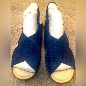 Skechers Perforated Suede Slingback Padded Demi Wedge Sandals Navy 8.5 New